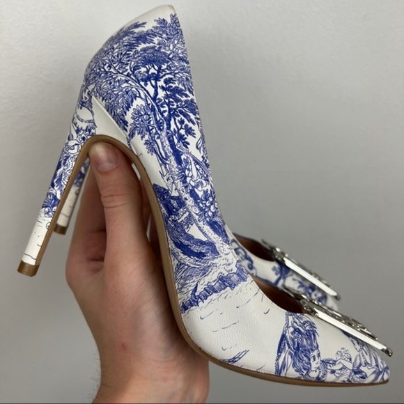 Moschino Toile de Jouy Printed Leather M Accent Pumps - Picture 5 of 12